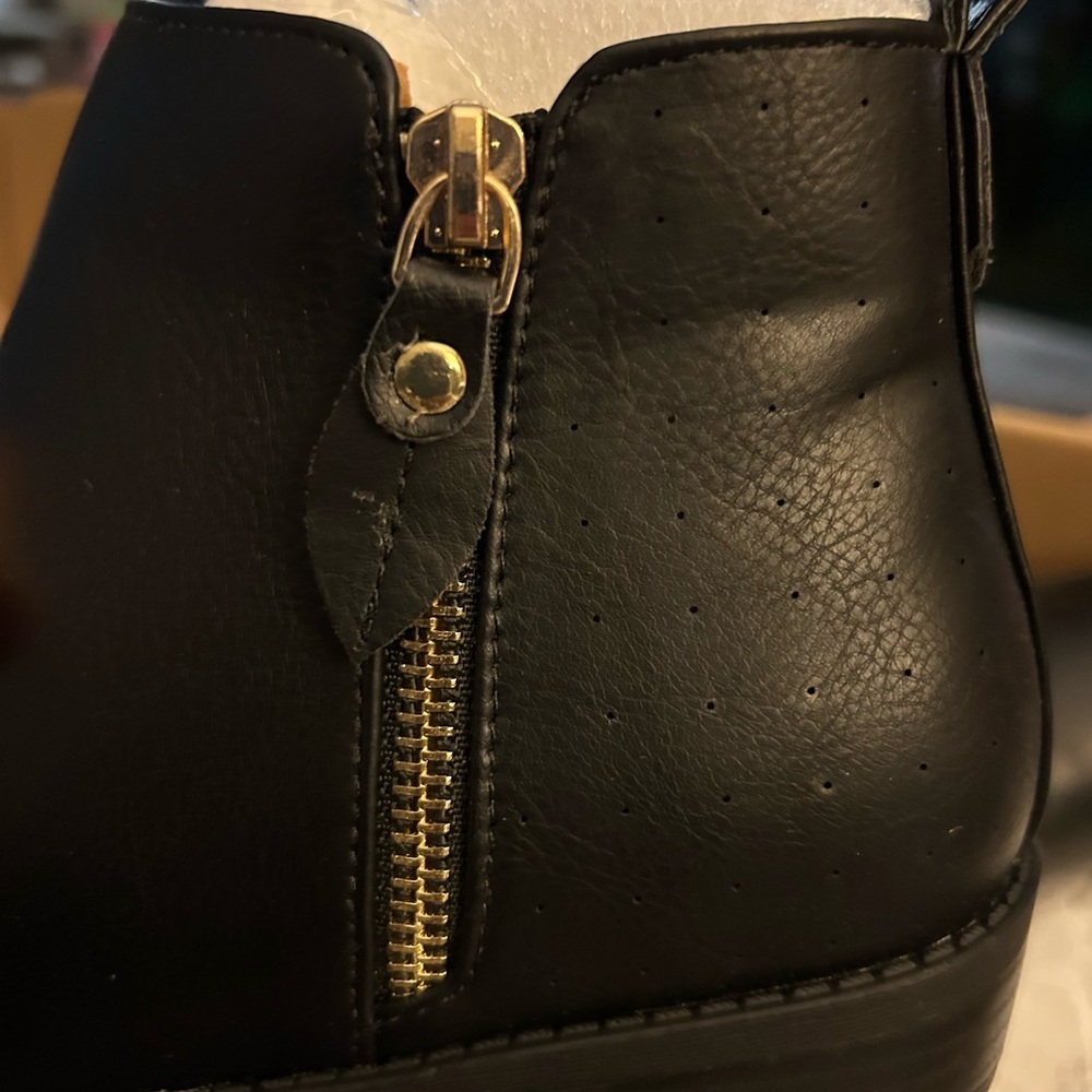 Journee Collection Black Ankle Boots with Gold Zipper size 5.5